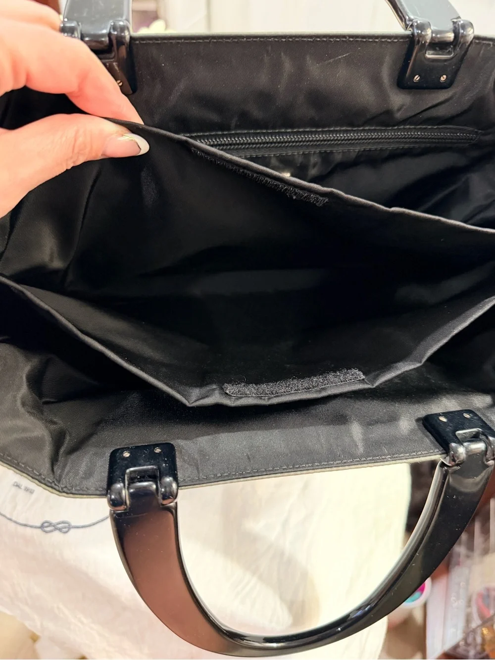 Prada Vintage
Tessuto Nylon Top Handle Bag & LARGE Prada Dustie 🔺 - Picture 9 of 17